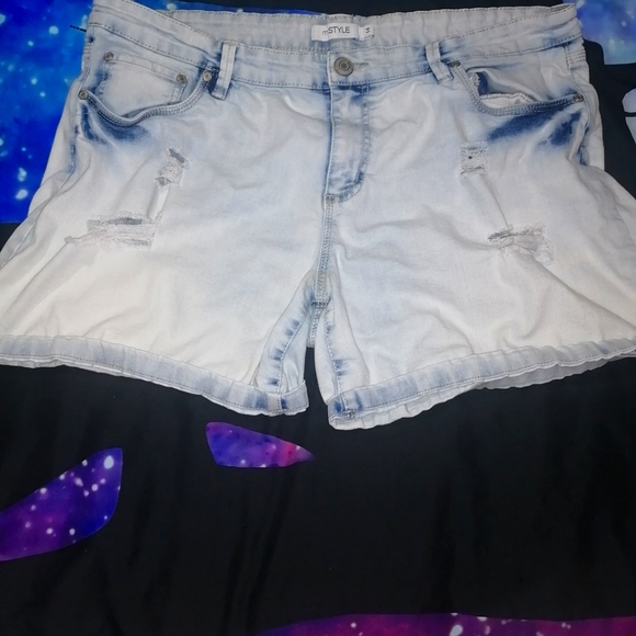 Shorts - Picture 1 of 2